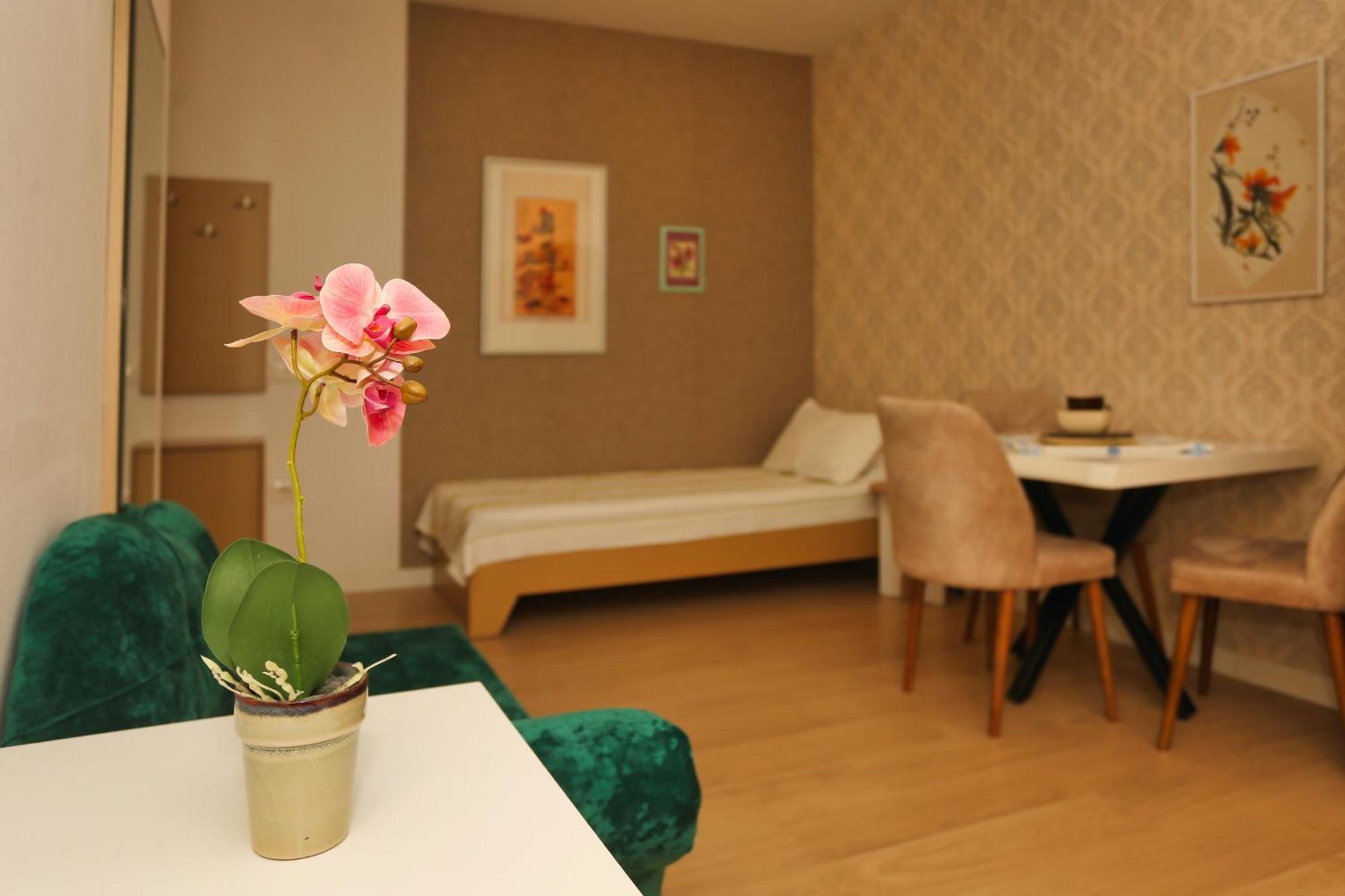 Apartment Cozy Near Square 21 *